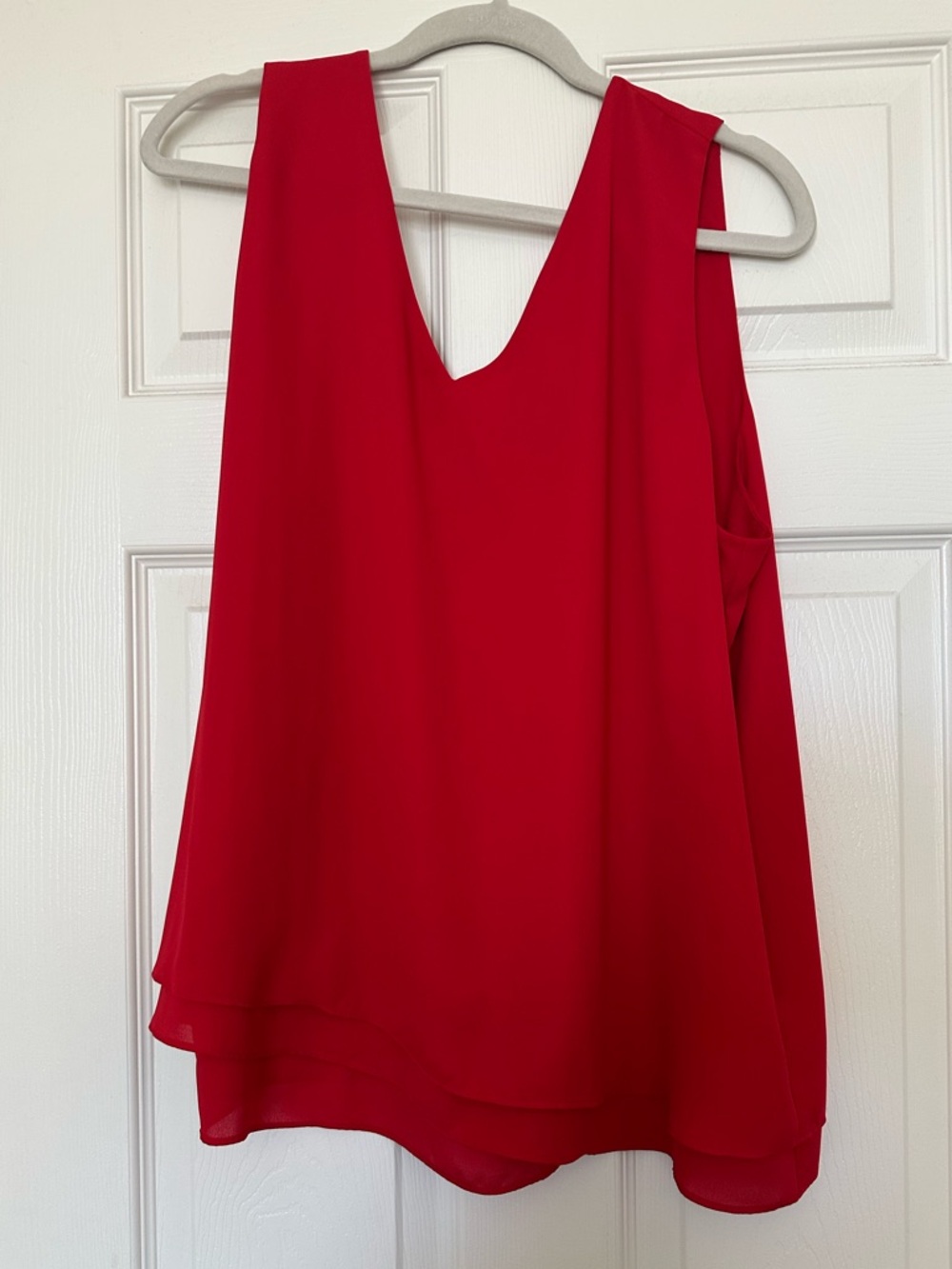 Ann Taylor Women’s Red V-Neck Sleeveless Blouse